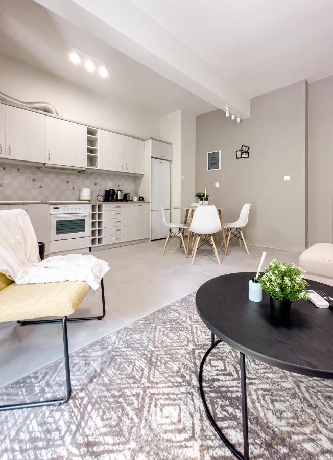 Metro Chic Haven: Modernized Urban Studio Near The Tram 雅典 外观 照片