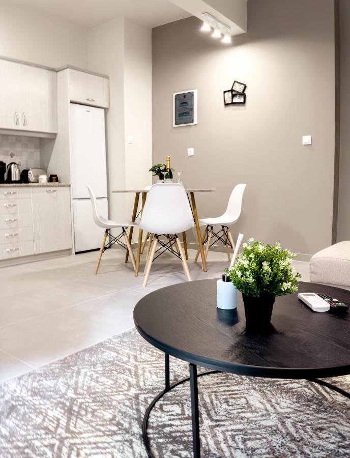 Metro Chic Haven: Modernized Urban Studio Near The Tram 雅典 外观 照片