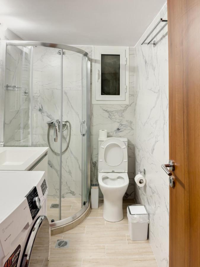 Metro Chic Haven: Modernized Urban Studio Near The Tram 雅典 外观 照片