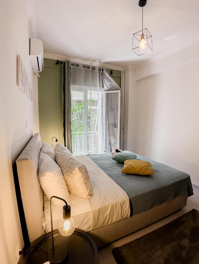 Metro Chic Haven: Modernized Urban Studio Near The Tram 雅典 外观 照片