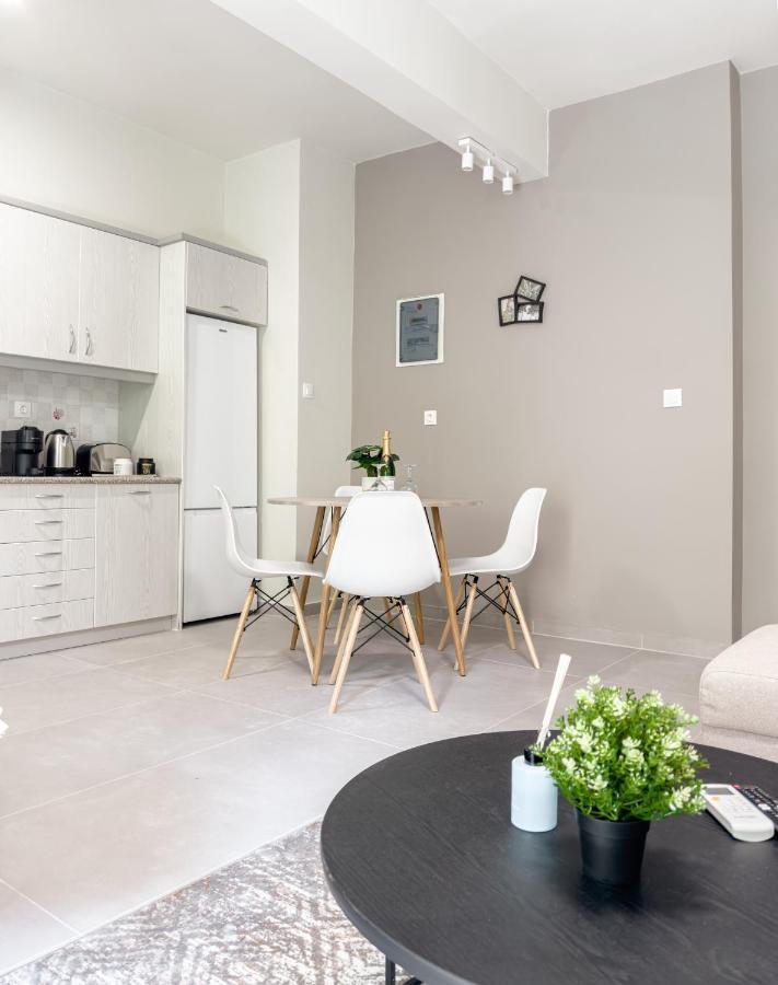 Metro Chic Haven: Modernized Urban Studio Near The Tram 雅典 外观 照片