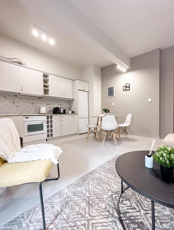 Metro Chic Haven: Modernized Urban Studio Near The Tram 雅典 外观 照片