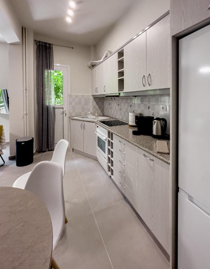 Metro Chic Haven: Modernized Urban Studio Near The Tram 雅典 外观 照片