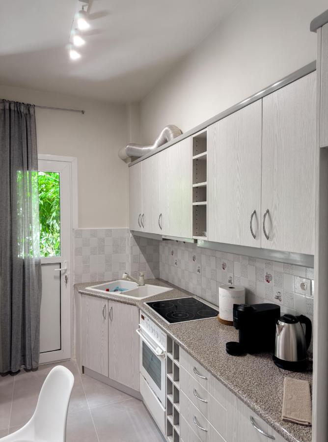 Metro Chic Haven: Modernized Urban Studio Near The Tram 雅典 外观 照片