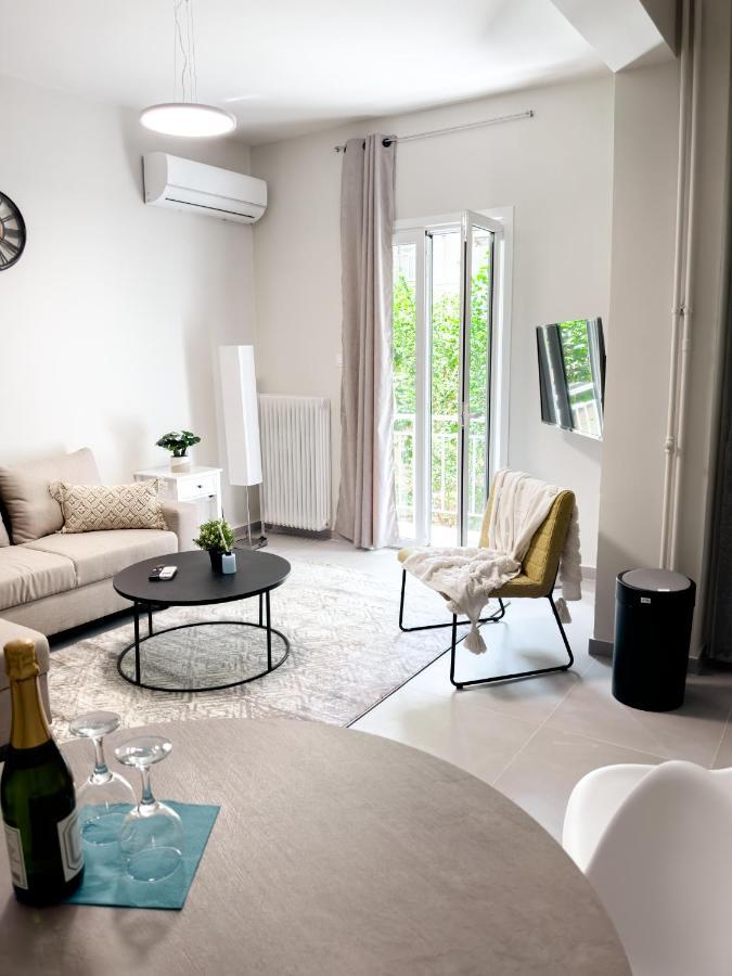 Metro Chic Haven: Modernized Urban Studio Near The Tram 雅典 外观 照片